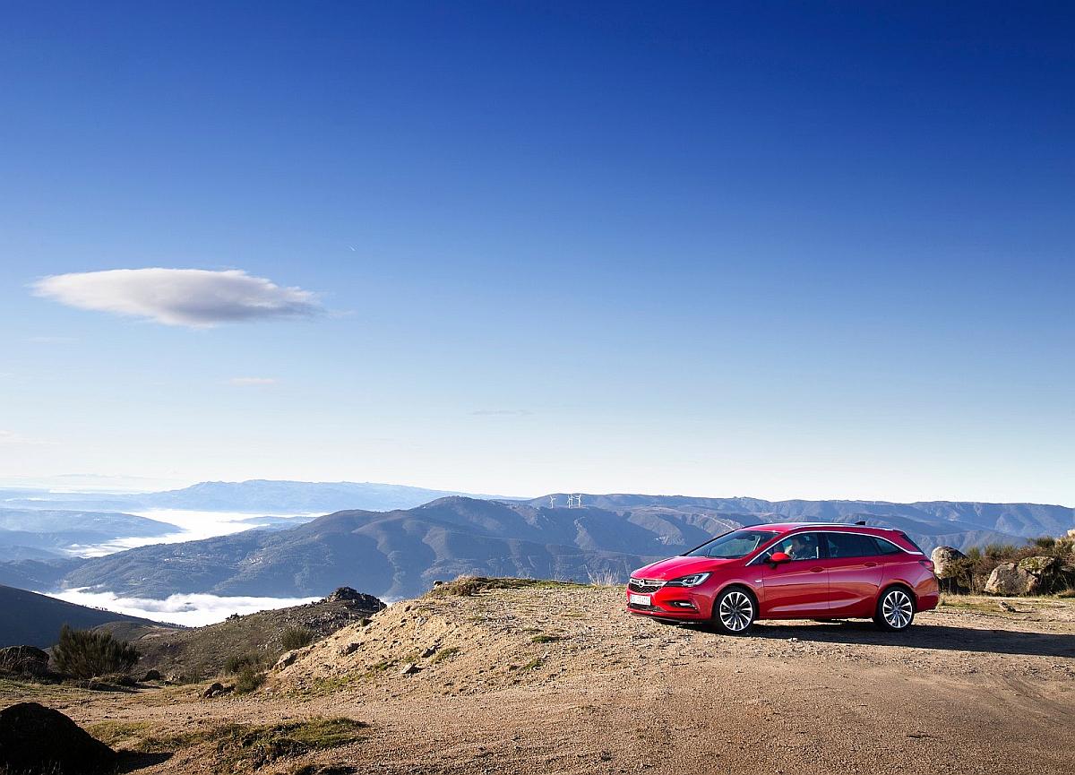 opel-astra_sports_tourer-2016-1600-15