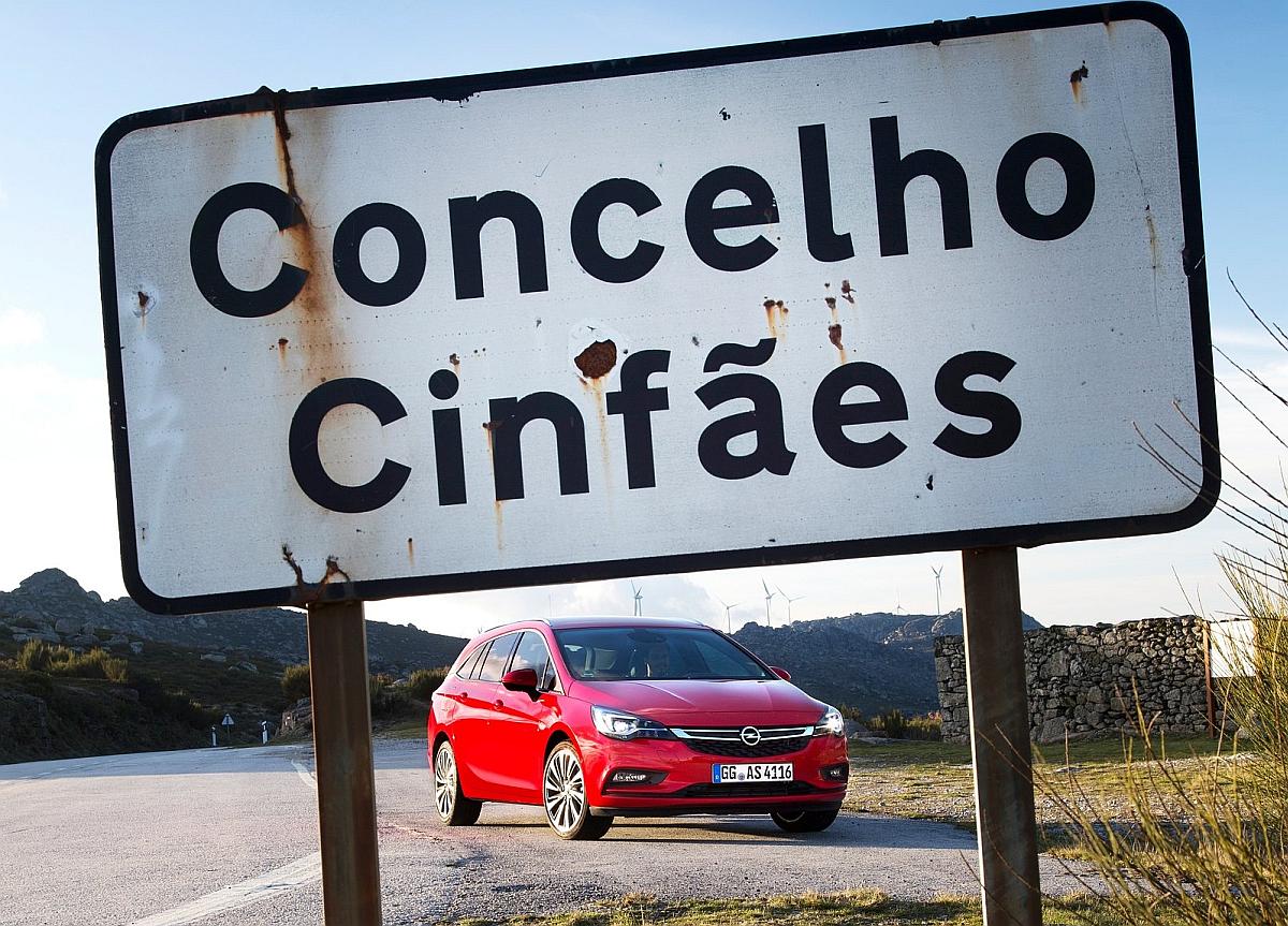 opel-astra_sports_tourer-2016-1600-16