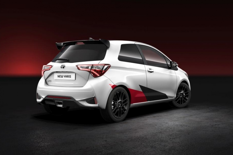 toyota-yaris-sport-1