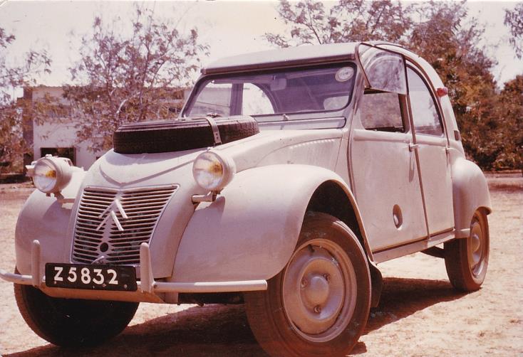 1965-citroen-2cv-sahara-period-photo