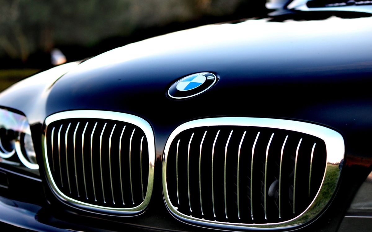 front_side_of_bmw_car_wallpaper