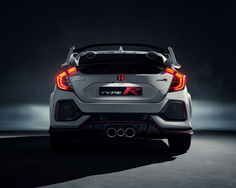 104501_all_new_honda_civic_type_r_races_into_view_at_geneva-960×600