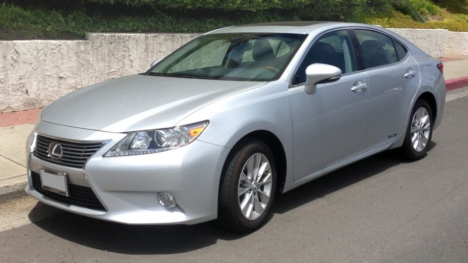 2-lexus-es-960×600