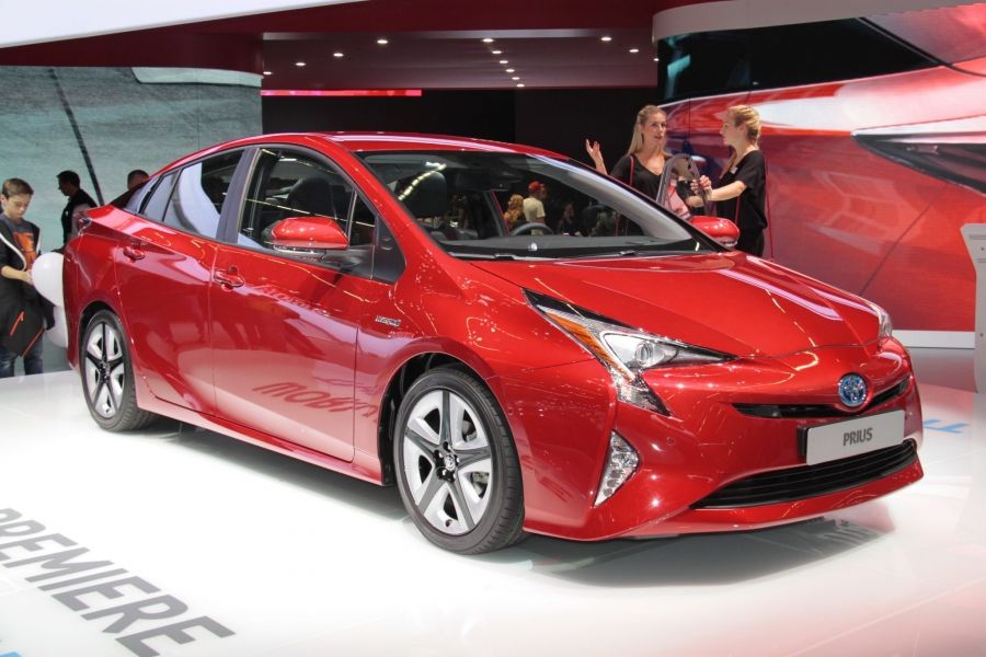 9-toyota-prius-v-960×600