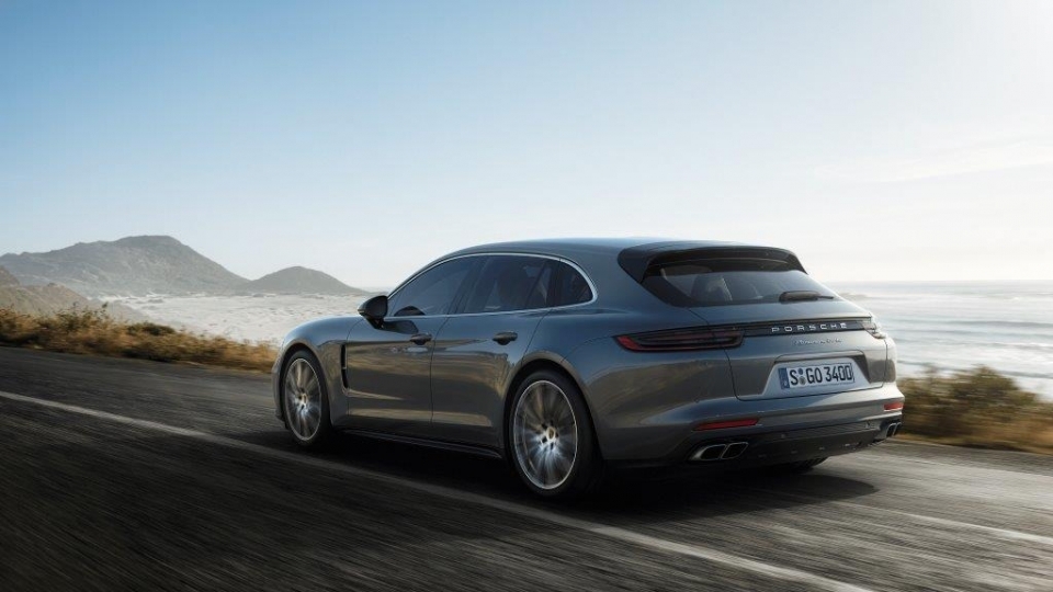 panamera-turbo-sport-turismo-min-960×600-1-960×600