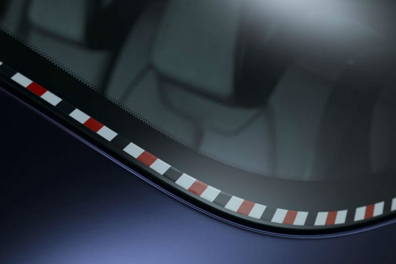 ds-3-ines-de-la-fressange-airmail-detailing