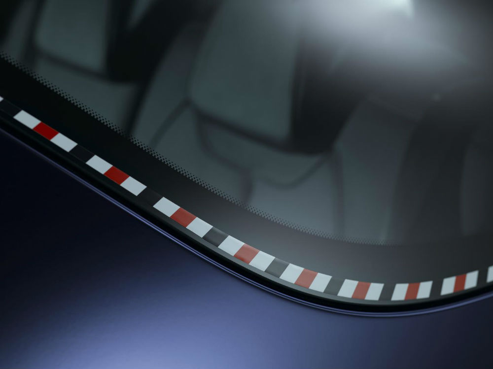 ds-3-ines-de-la-fressange-airmail-detailing