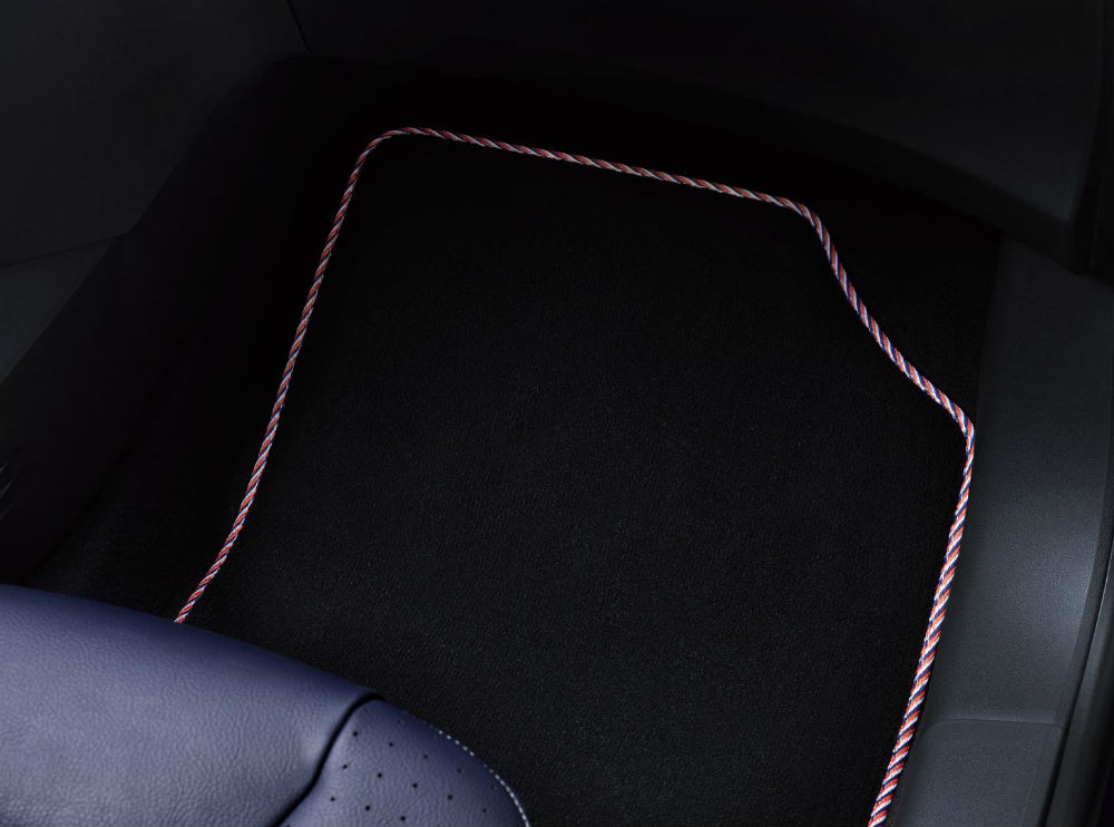ds-3-ines-de-la-fressange-floor-mats