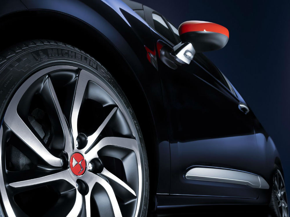 ds-3-ines-de-la-fressange-mirrors-and-wheels