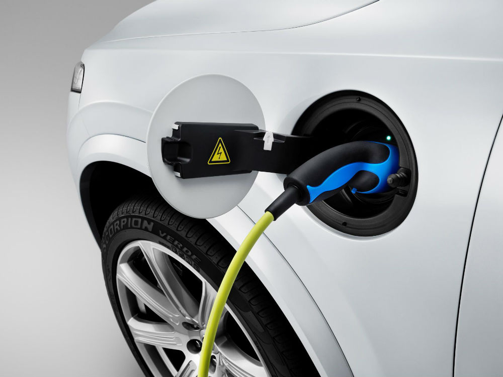 150060-the-all-new-volvo-xc90-charging