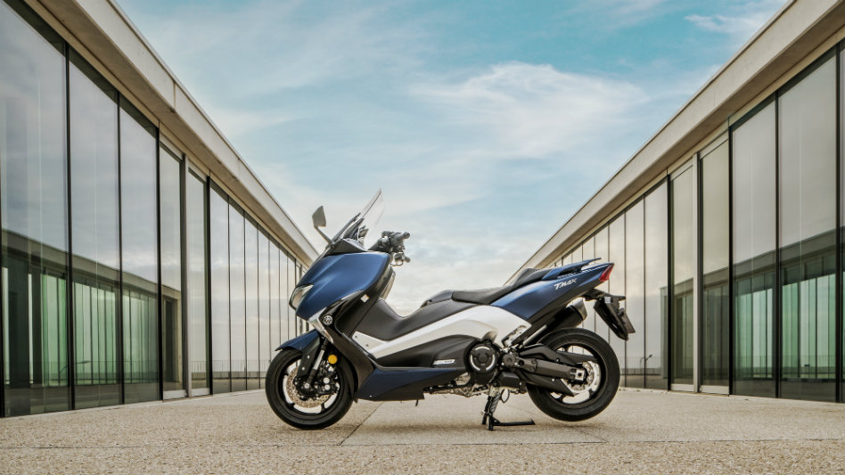 2017-yamaha-tmax-dx-eu-phantom-blue-static-001 t