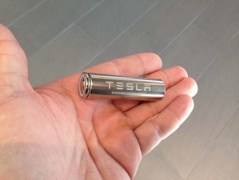 24 Tesla-Motors-battery-cell-570×428-960×600
