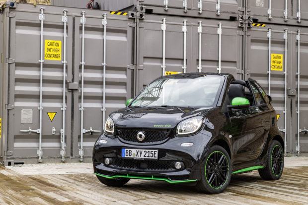 2017 smart fortwo cabrio electric drive (Euro spec image)