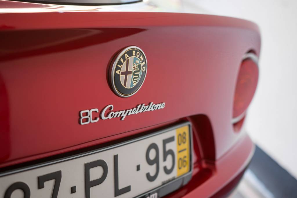 Alfa-Romeo-8C-Competizione-008