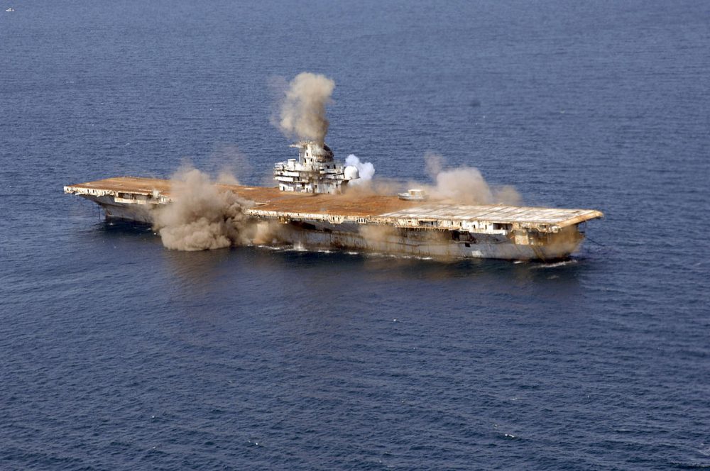 Detonations_aboard_the_USS_Oriskany