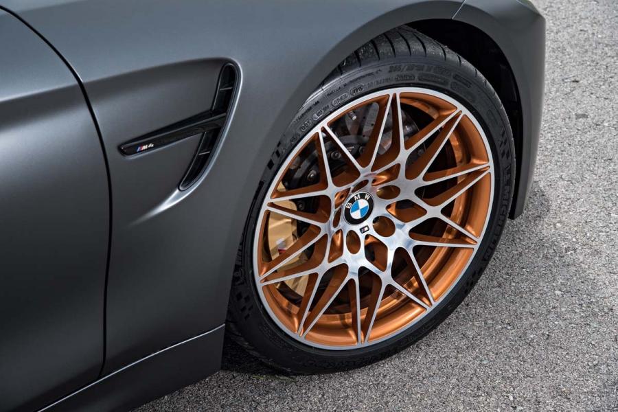 P90215469_highRes_the-new-bmw-m4-gts-0-960×600