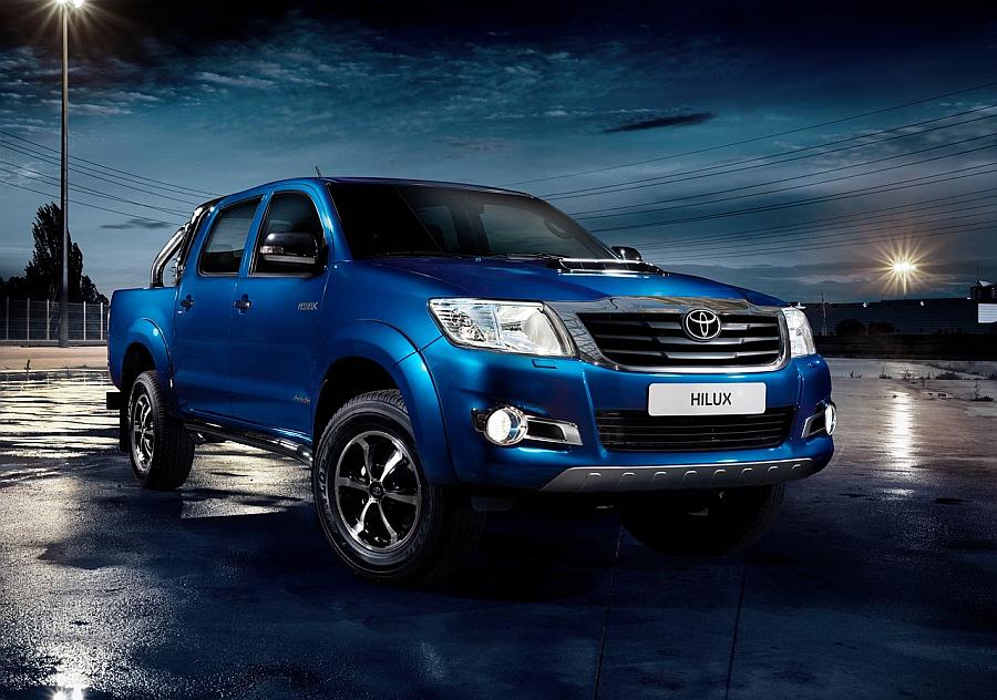 Toyota-Hilux_Invincible-2014-1280-02