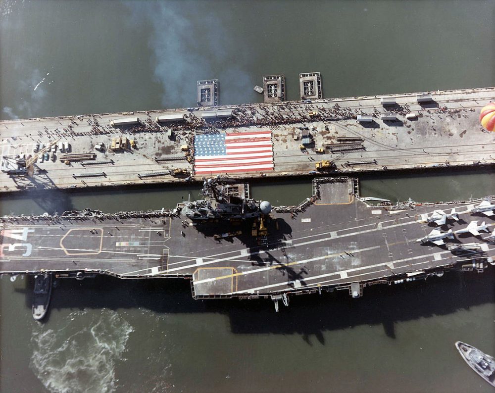 USS_Oriskany_(CV-34)_returning_from_her_last_deployment_1976