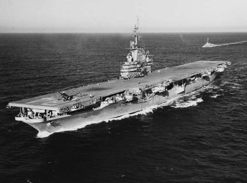 USS_Oriskany_(CV-34)_underway_at_sea_on_6_December_1950_(NH_97408)