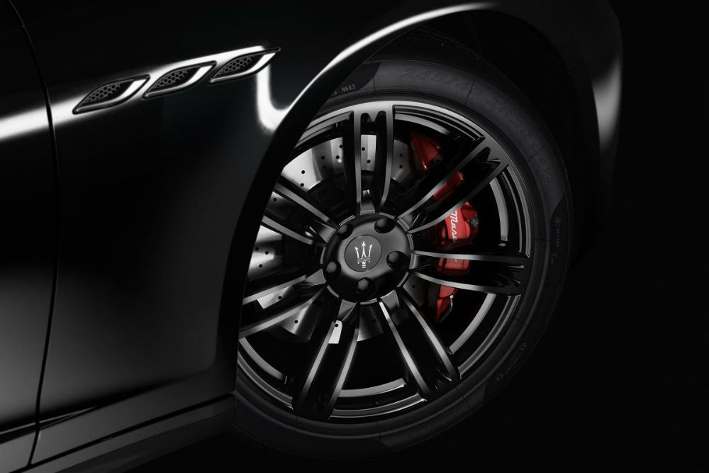maserati-at-nyias-2017-ghibli-nerissimo-edition-wheel-detail