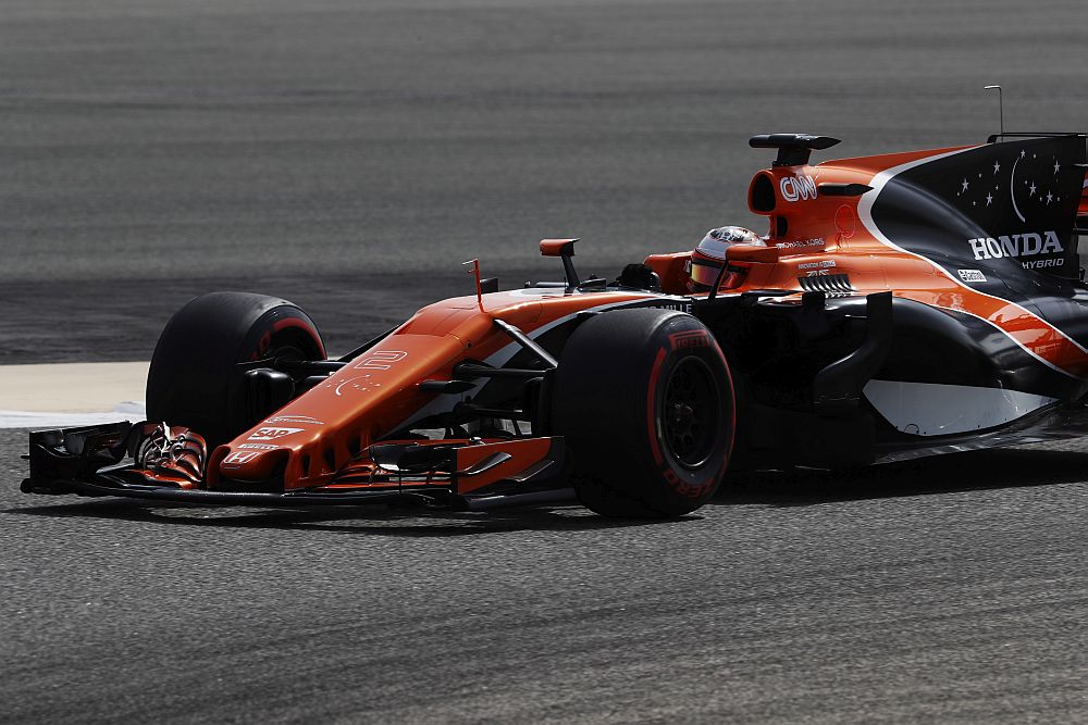 mclaren mcl 32 bahrein