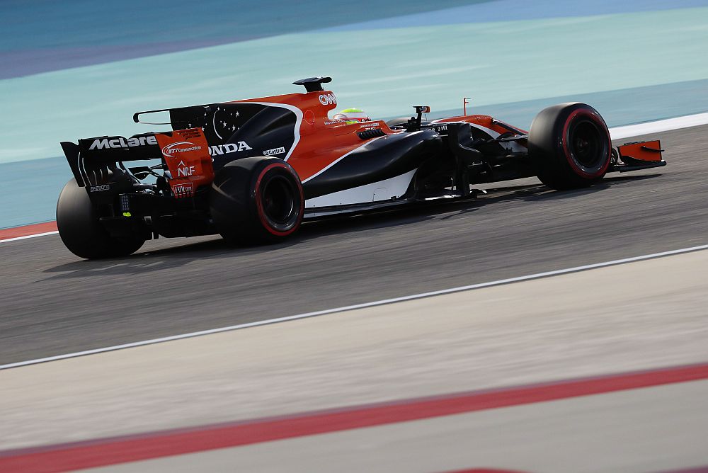 mclaren mcl 32 bahrein_3