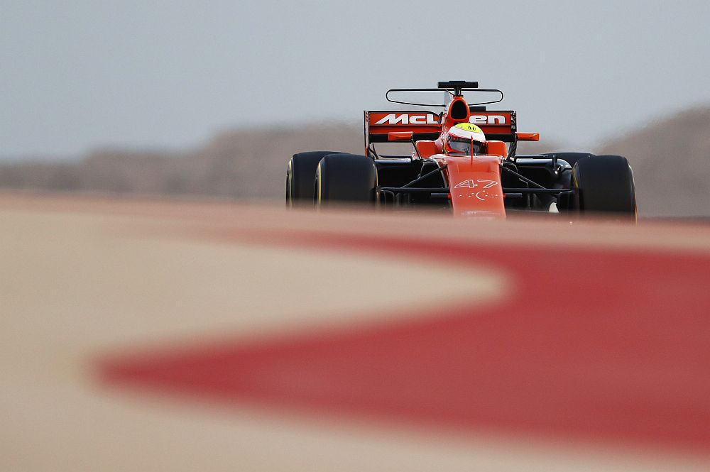 mclaren mcl 32 bahrein_4