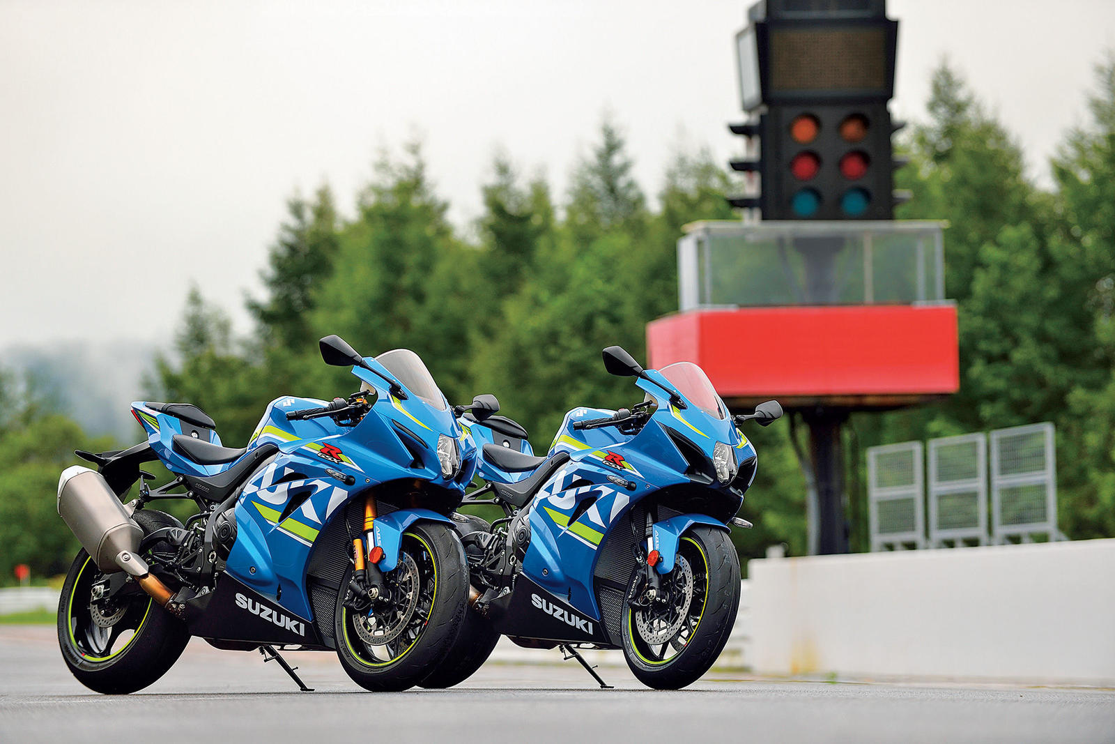 suzuki-gsx-r1000-side-by-side