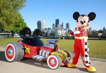 Rato Mickey torna-se piloto de corridas