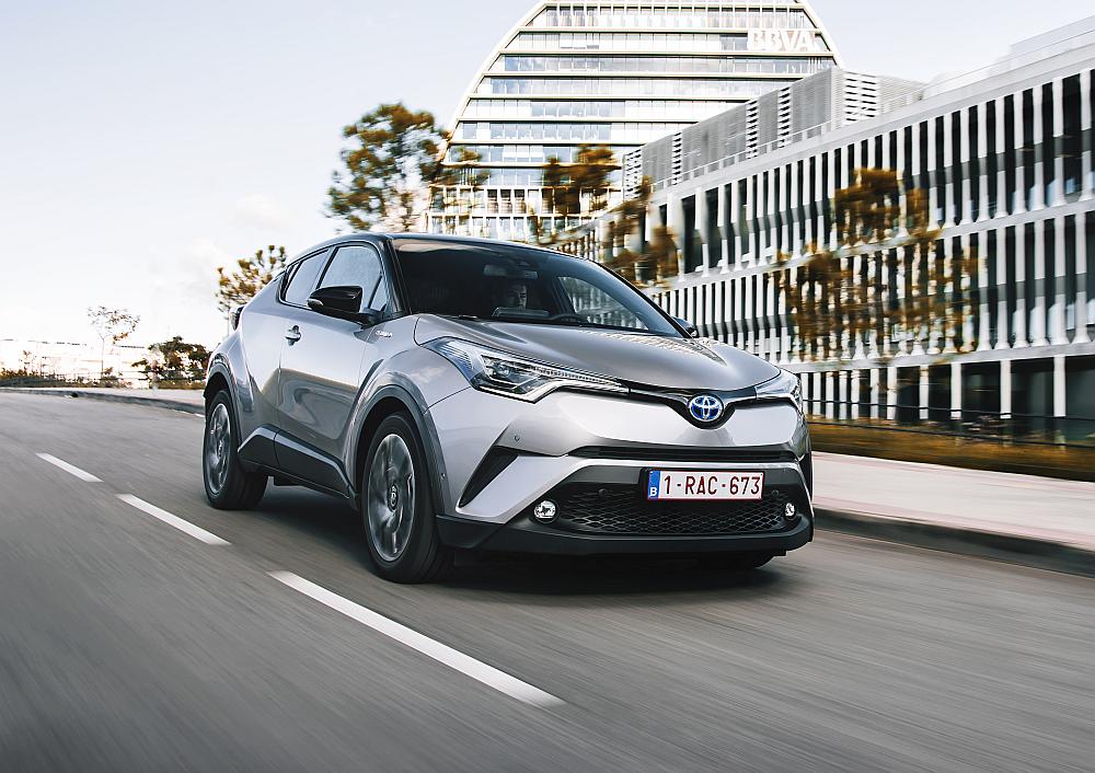 2016-toyota-chr-hybrid-dynamic-20