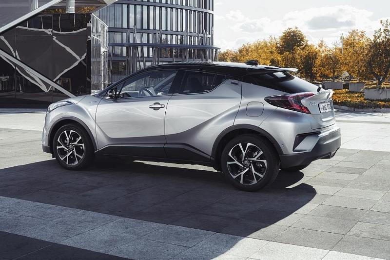 2016-toyota-chr-hybrid-static-6