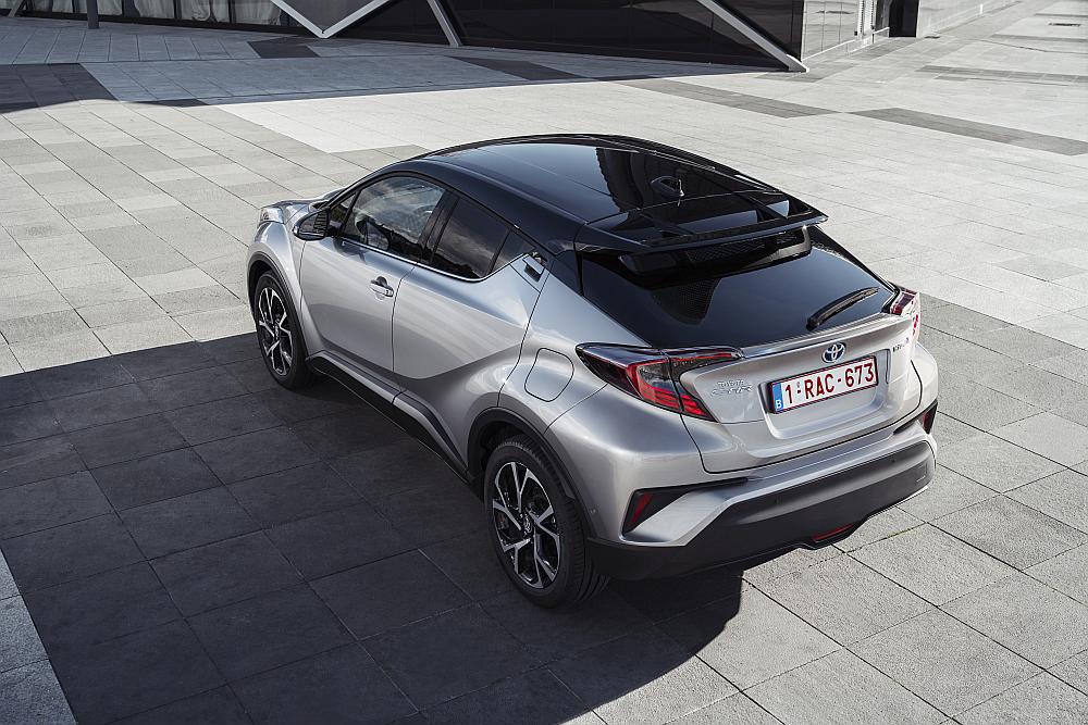 2016-toyota-chr-hybrid-static-7