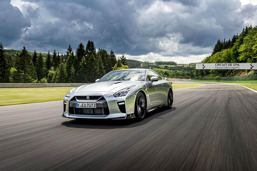 2017-nissan-gt-r-track-silver36