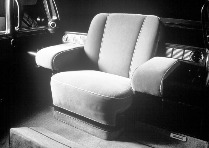 D249080-Mercedes-Benz-Typ-600-Pullman-Landaulet-1965-Sonderausfuehrung-fuer-Papst-Paul-VI-Thronsessel