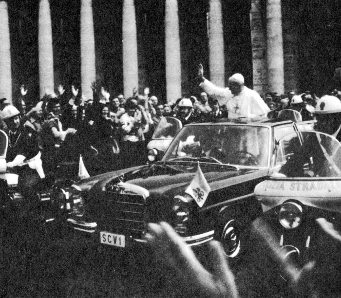 John Paul II, seen here driving in St Peter’s Square in Rome in a Mercedes-Benz 300 SEL landaulet
