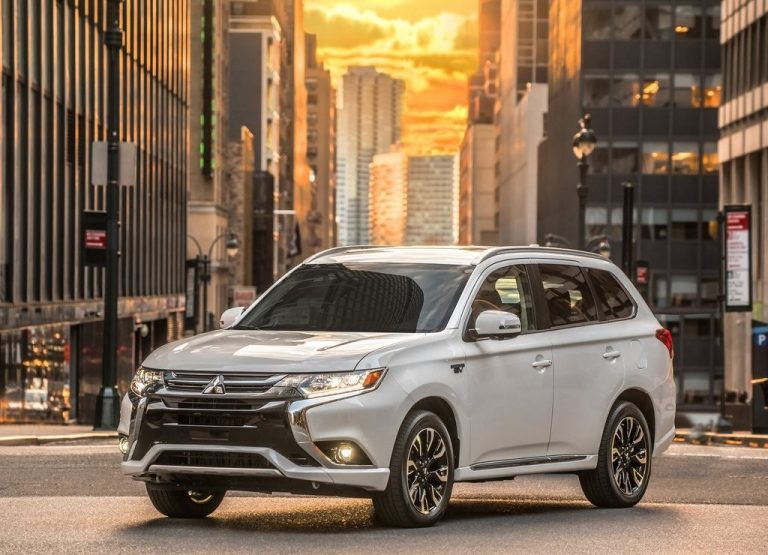 MITSUBISHI-OUTLANDER-PHEV-2017-02-768×555