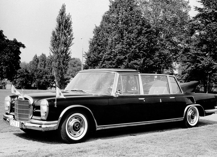 Mercedes-Benz Type 600 (W 100 series) Pullman Landaulet with 4 doors. The car was handed over to Pope Paul VI