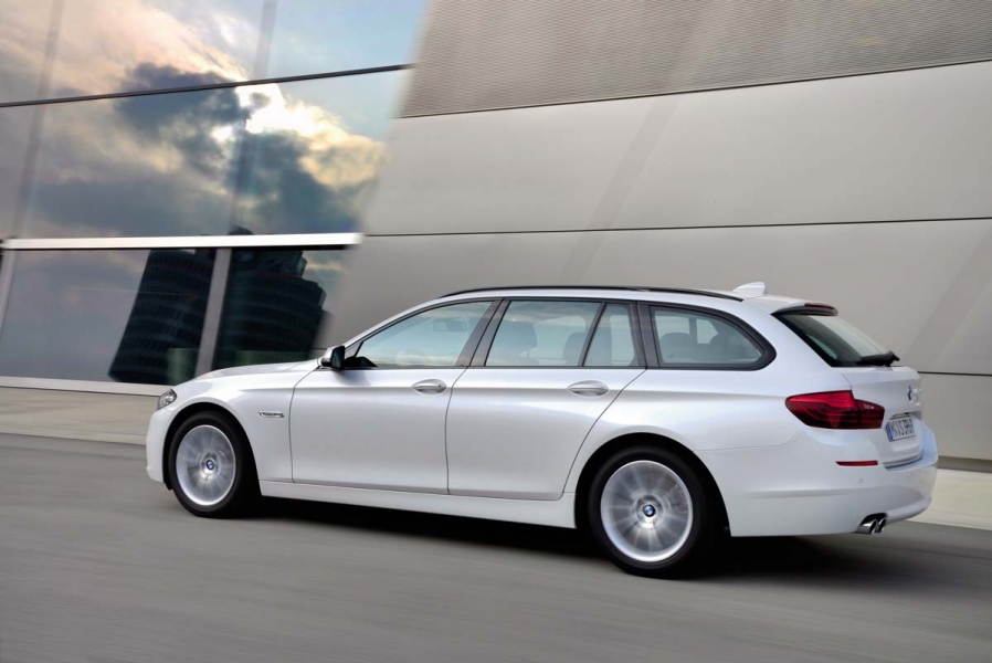 P90163677_highRes_the-new-bmw-520d-tou-960×600