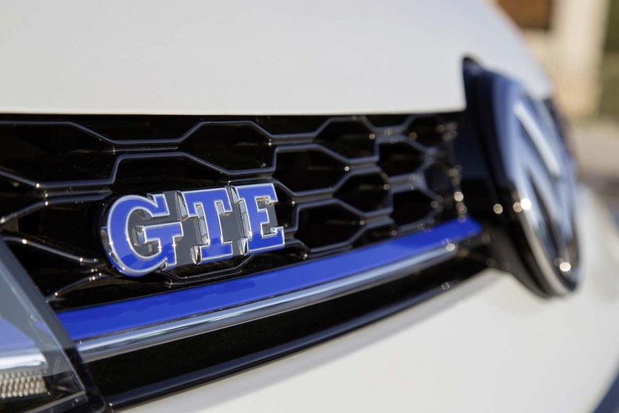 Volkswagen-Golf-GTE_31_maio-2017-960×600