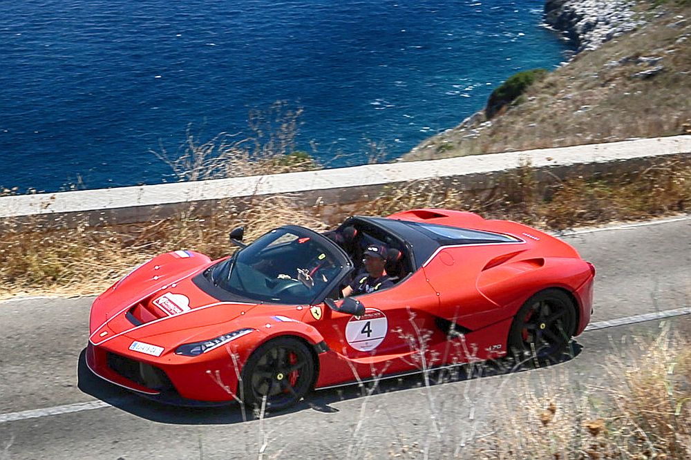 170275-car-70-anni-cavalcade-puglia