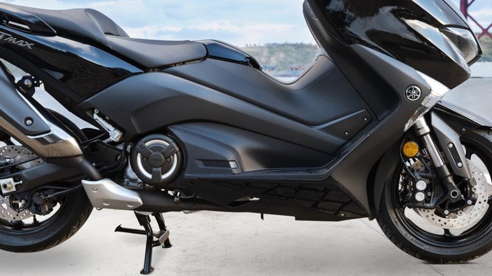 2017-yamaha-t-max-abs-eu-midnight-black-detail-002