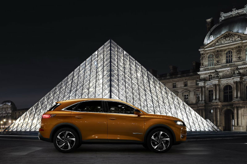 20170228 DS 7 CROSSBACK – Side at Musée du Louvret