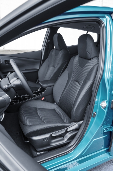 2017_Prius_Plug_in_Hybrid_DET_16-960×600