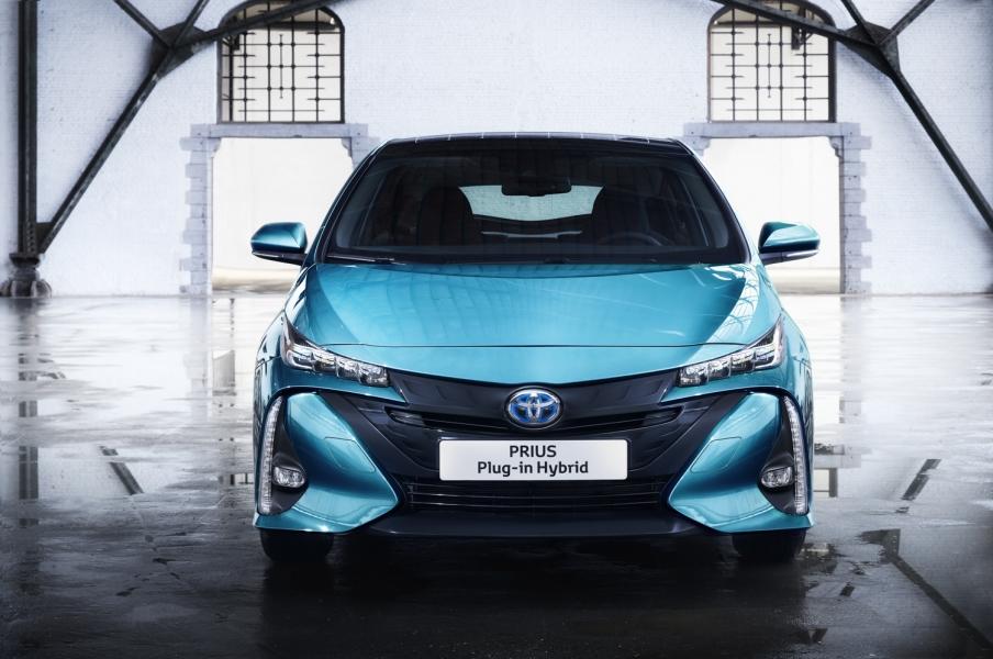 2017_Prius_Plug_in_Hybrid_EXT_01-960×600