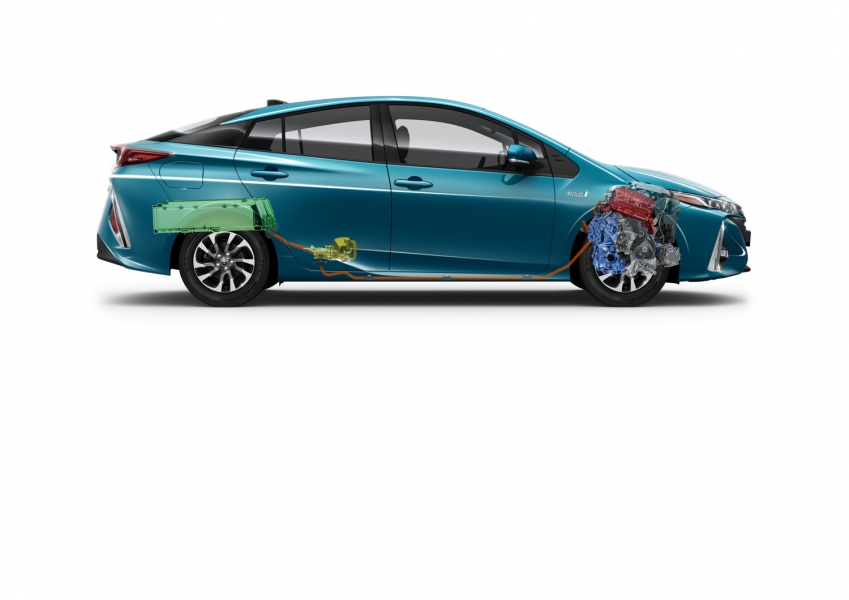 2017_Prius_Plug_in_Hybrid_EXT_11-960×600