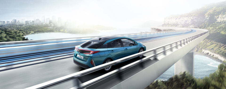 2017_Prius_Plug_in_Hybrid_EXT_22-960×600