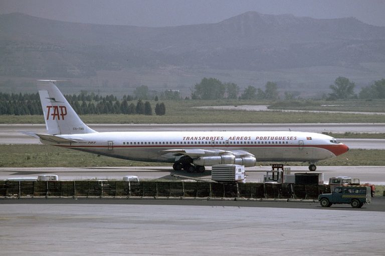 Boeing-707-382B-Aeroporto-Adolfo-Suarez-Madrid-1977-768×511