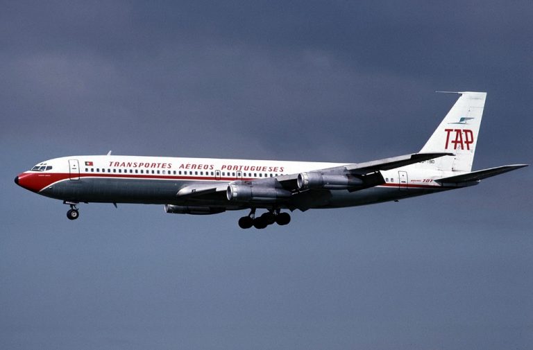 Boeing-707-382B-Heathrow-1977b-768×505
