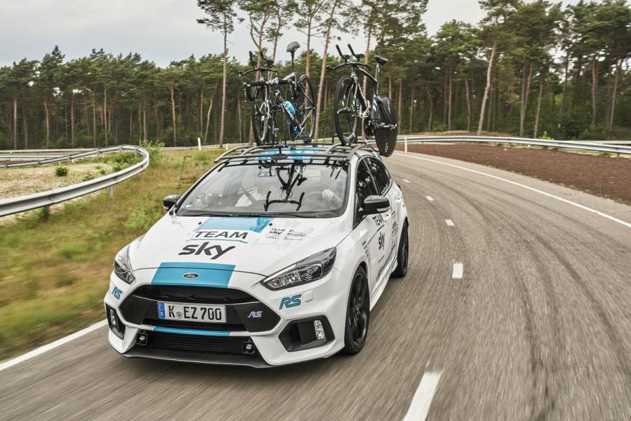 Ford_2017_FOCUS_RS_TeamSky_01-960×600