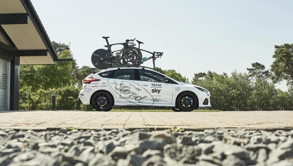 Ford_2017_FOCUS_RS_TeamSky_02-960×600